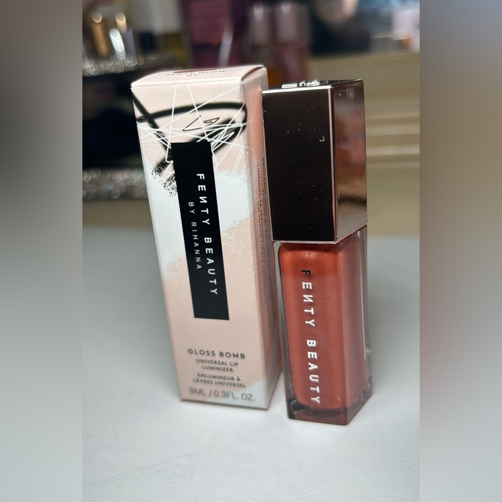 Fenty Beauty By Rihanna Gloss Bomb Universal Lip Luminizer